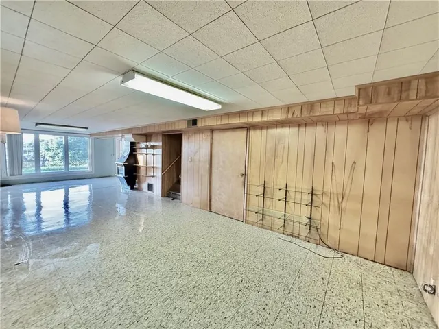 $174,000 | 1228 West Crestview Drive, Maryville, MO 64468