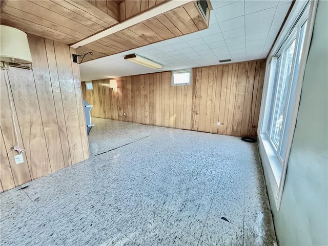 $174,000 | 1228 West Crestview Drive, Maryville, MO 64468