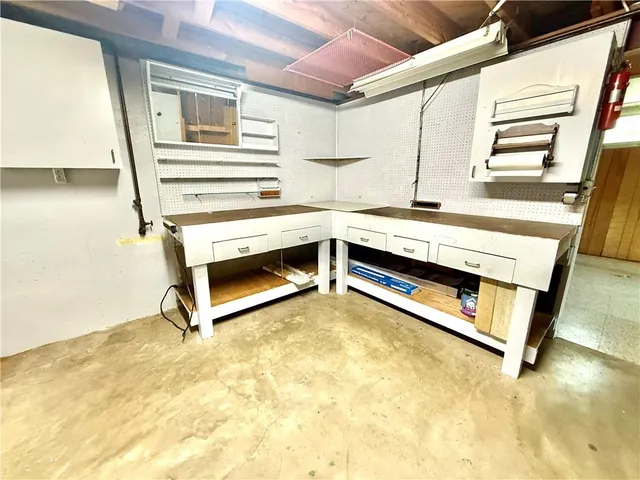 $174,000 | 1228 West Crestview Drive, Maryville, MO 64468