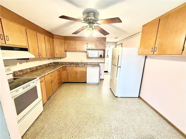 $174,000 | 1228 West Crestview Drive, Maryville, MO 64468