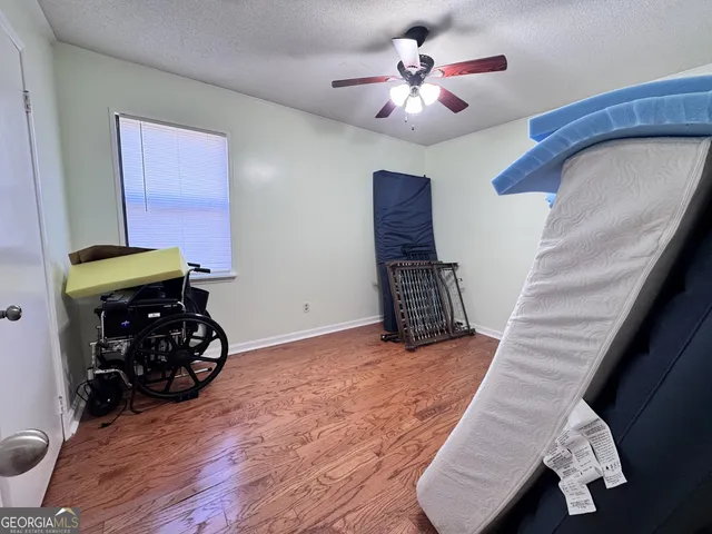 a view of entryway with workspace