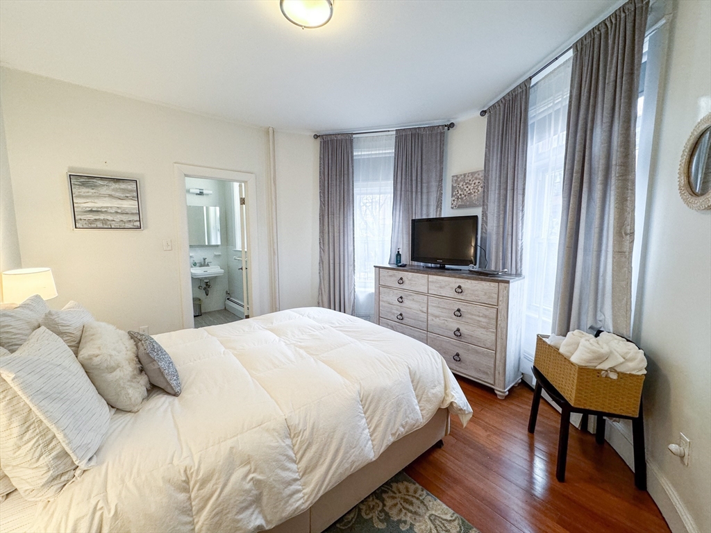 1871-3 Beacon Street, Unit FURNISHED Brookline, MA 02445 - Photo 5 of 7