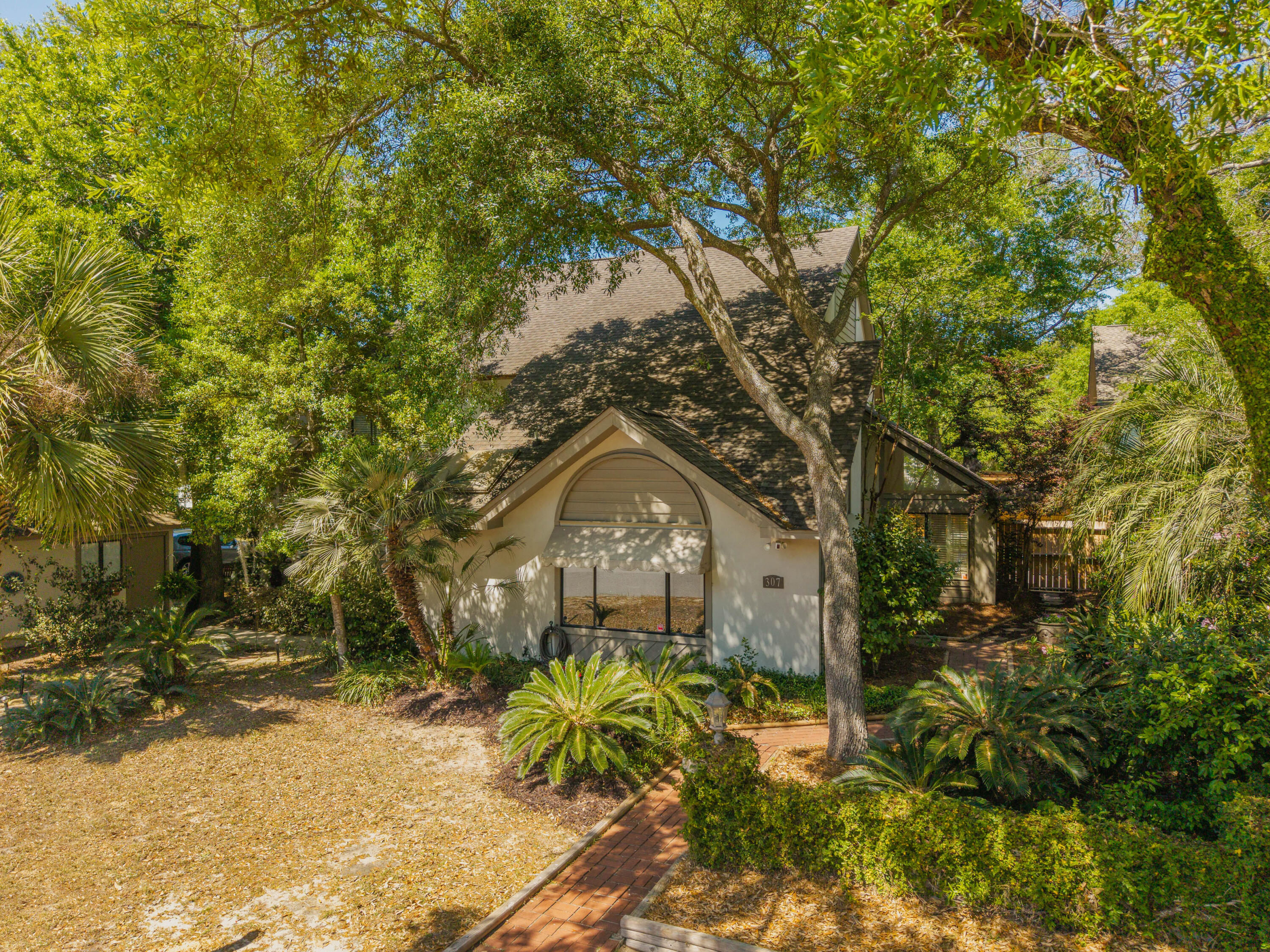 307 Mallard Court Mount Pleasant, SC 29464 - Photo 2 of 42 307MallardCt-KeenEyeMarketing-004