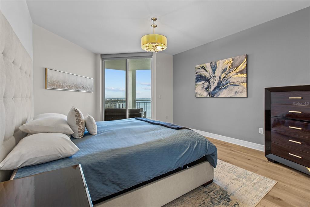 331 Cleveland Street, Unit 2102 Clearwater, FL 33755 - Photo 29 of 66 a bedroom with a bed and a window