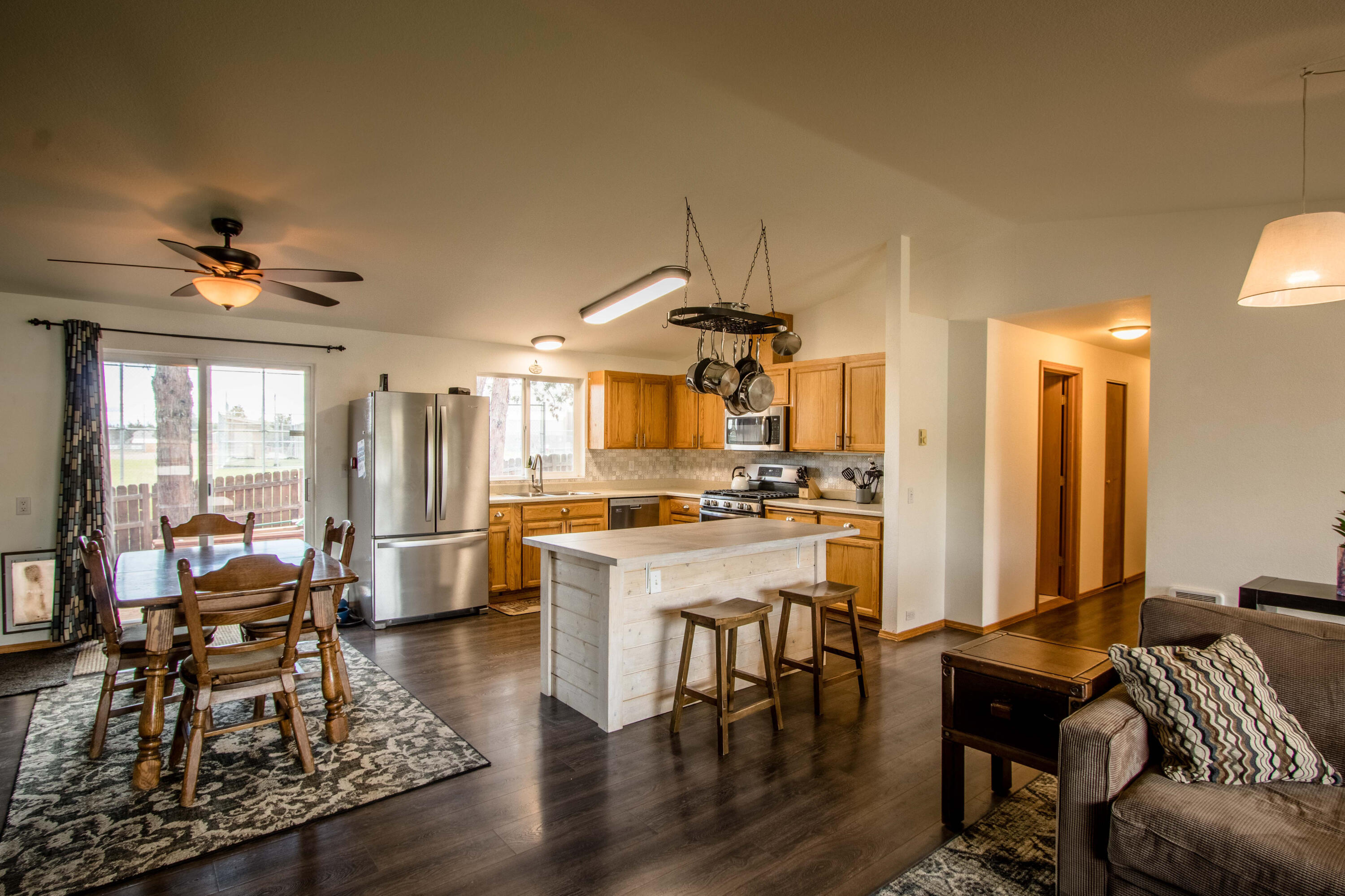 2880 Northeast Baroness Place Bend, OR 97701 - Photo 6 of 24 Dining/Kitchen
