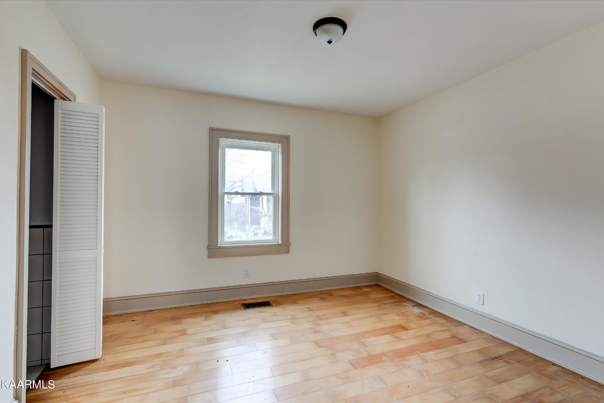 151 Douglas Avenue Newport, TN 37821 - Photo 11 of 27