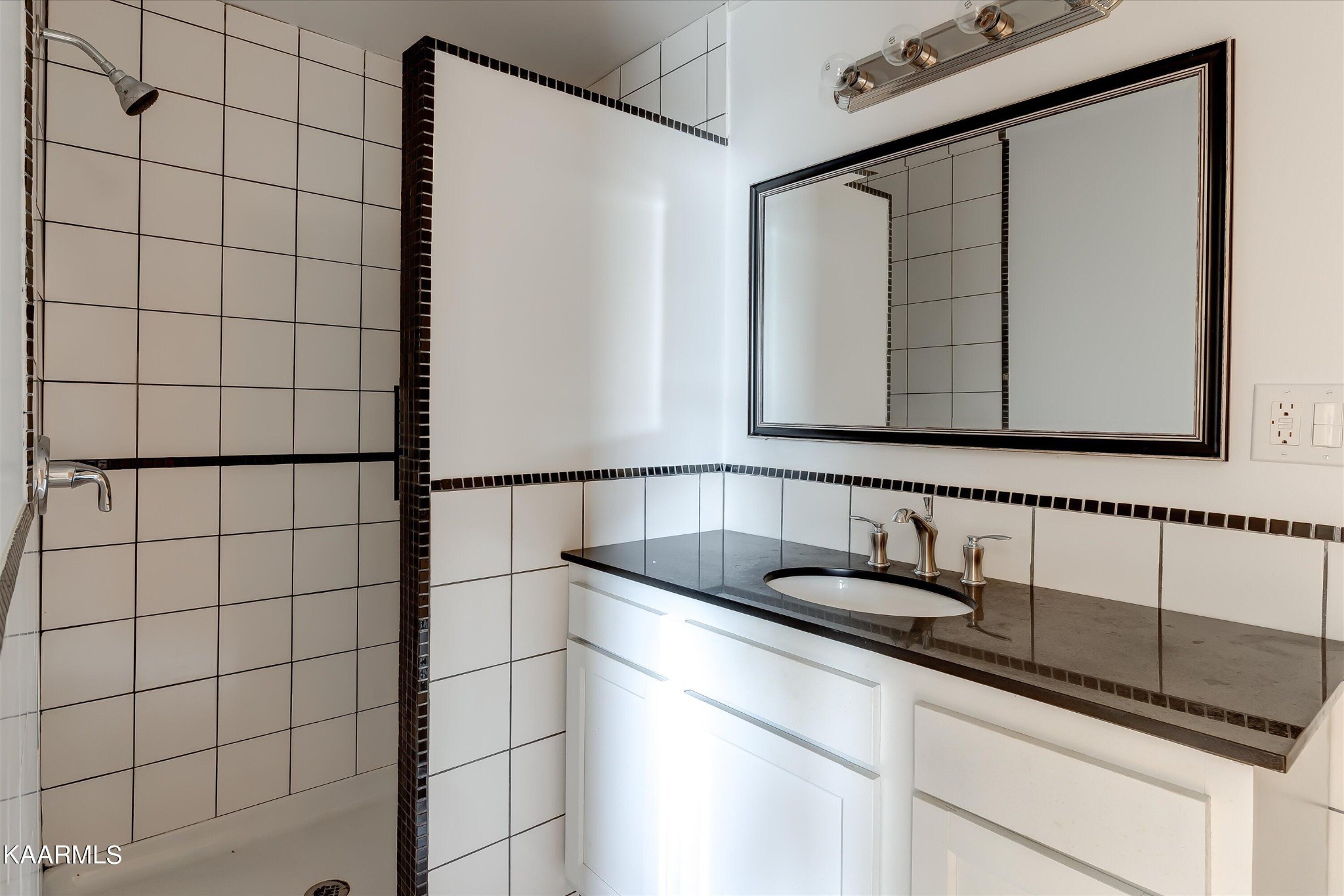 151 Douglas Avenue Newport, TN 37821 - Photo 13 of 27