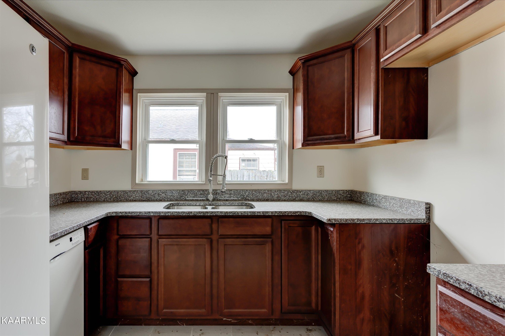 151 Douglas Avenue Newport, TN 37821 - Photo 16 of 27