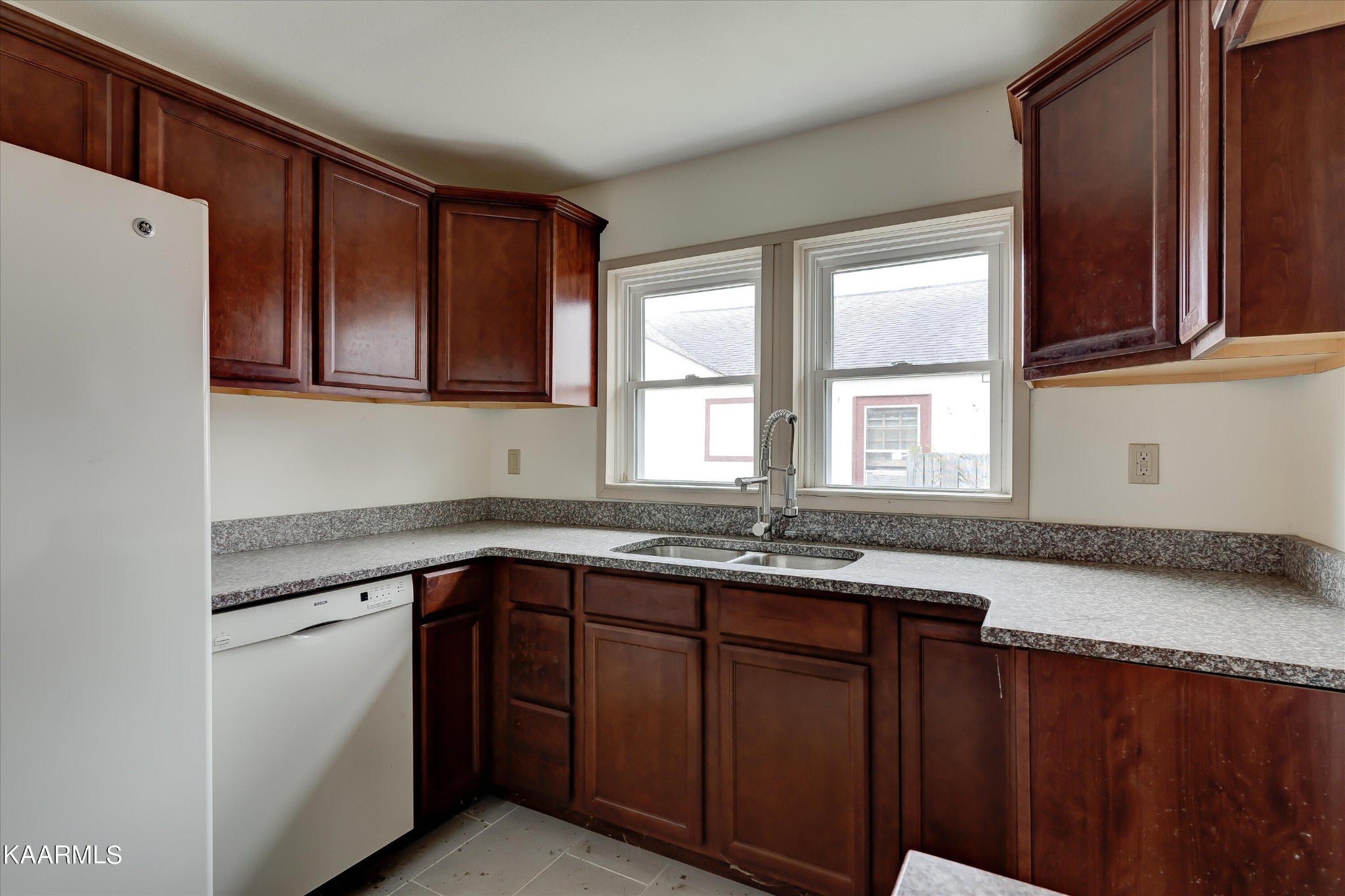 151 Douglas Avenue Newport, TN 37821 - Photo 17 of 27