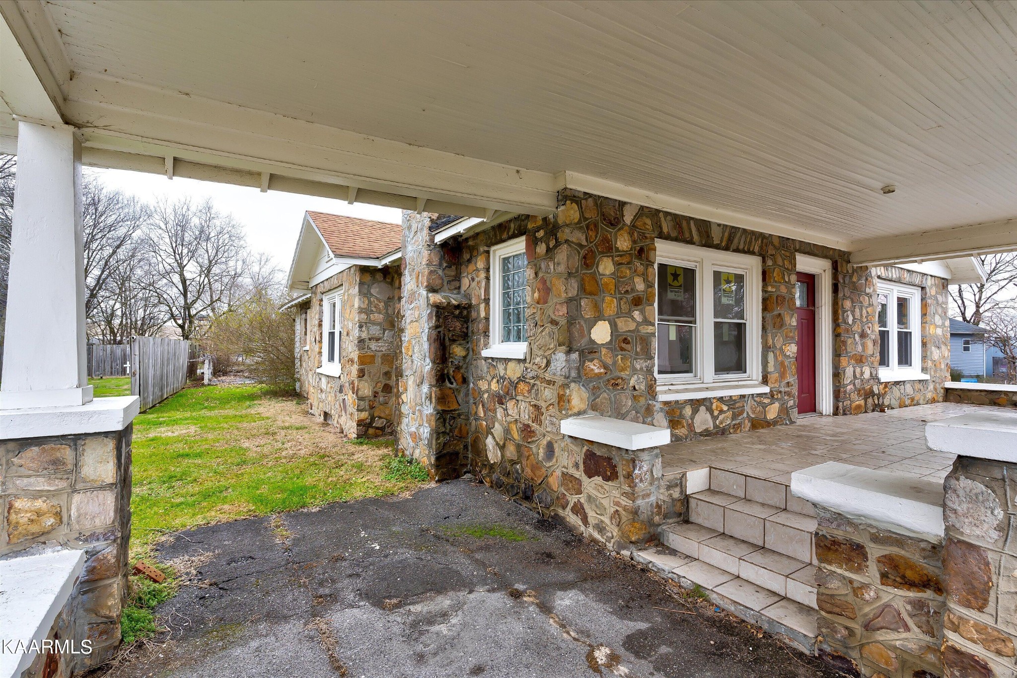 151 Douglas Avenue Newport, TN 37821 - Photo 2 of 27
