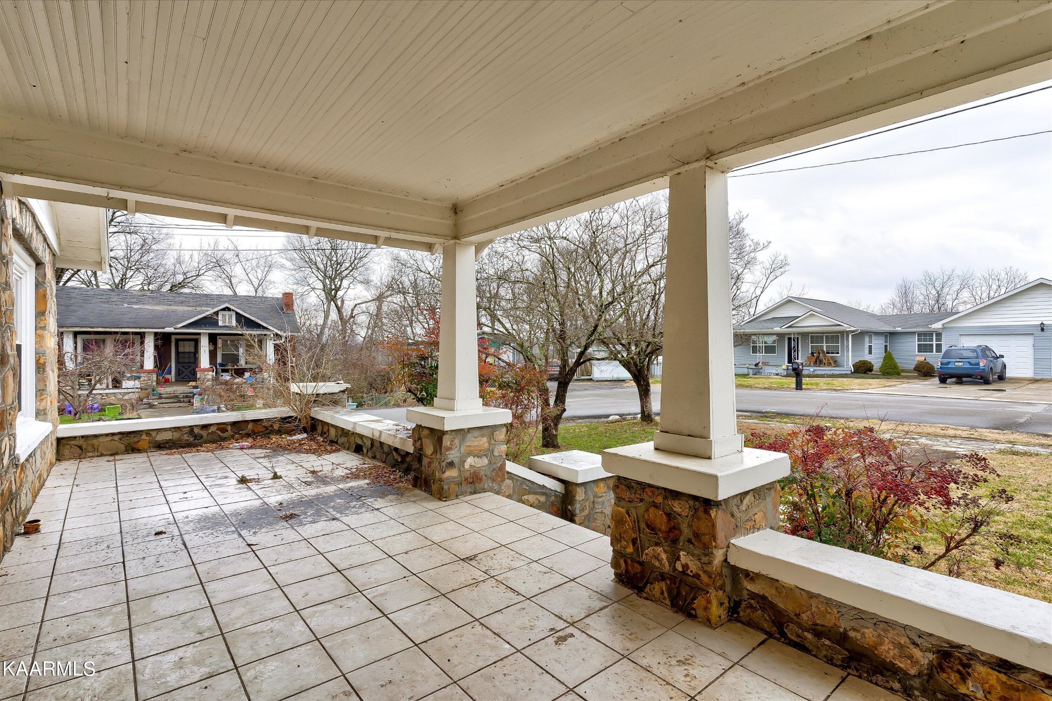 151 Douglas Avenue Newport, TN 37821 - Photo 3 of 27