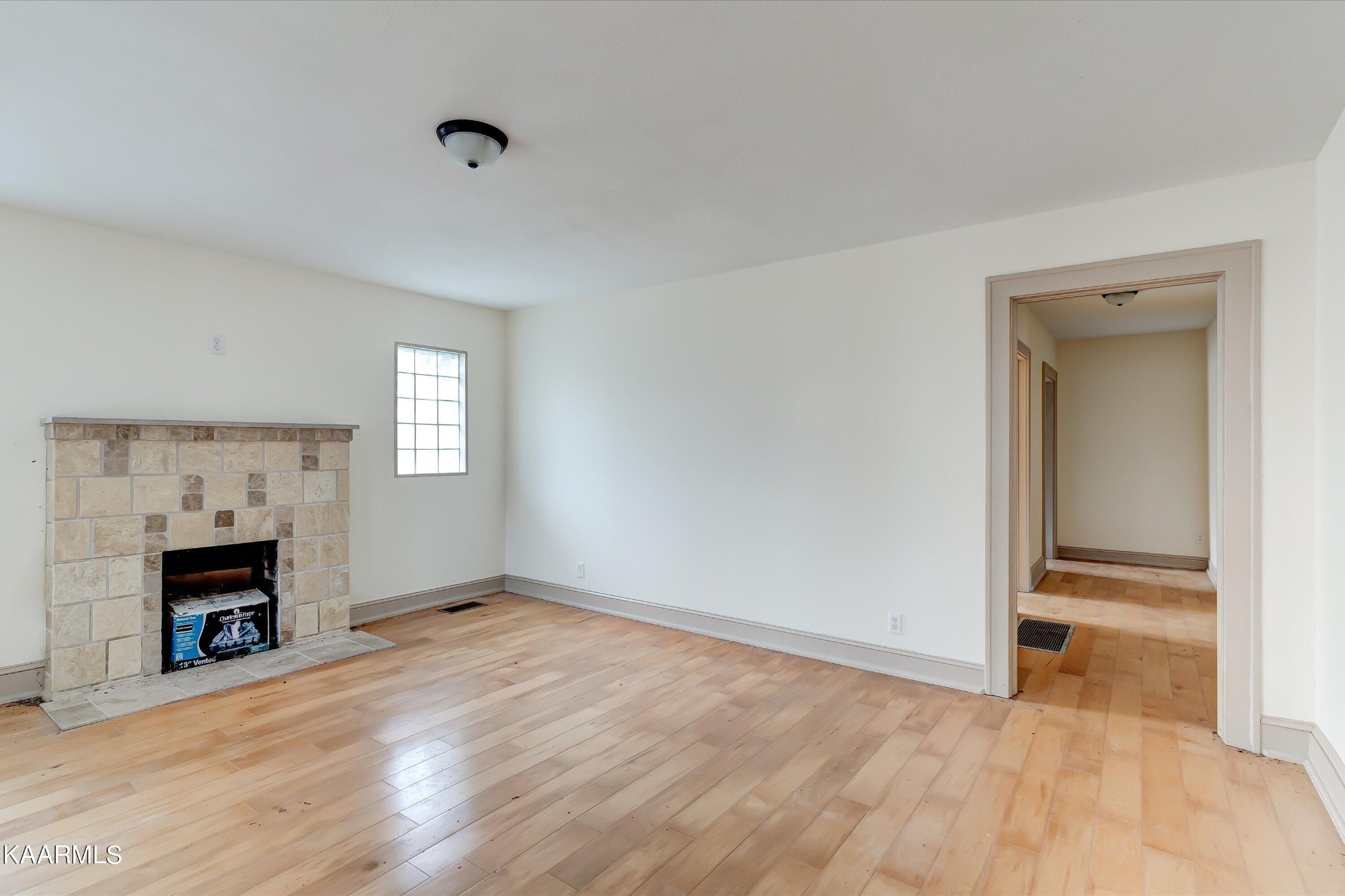 151 Douglas Avenue Newport, TN 37821 - Photo 4 of 27