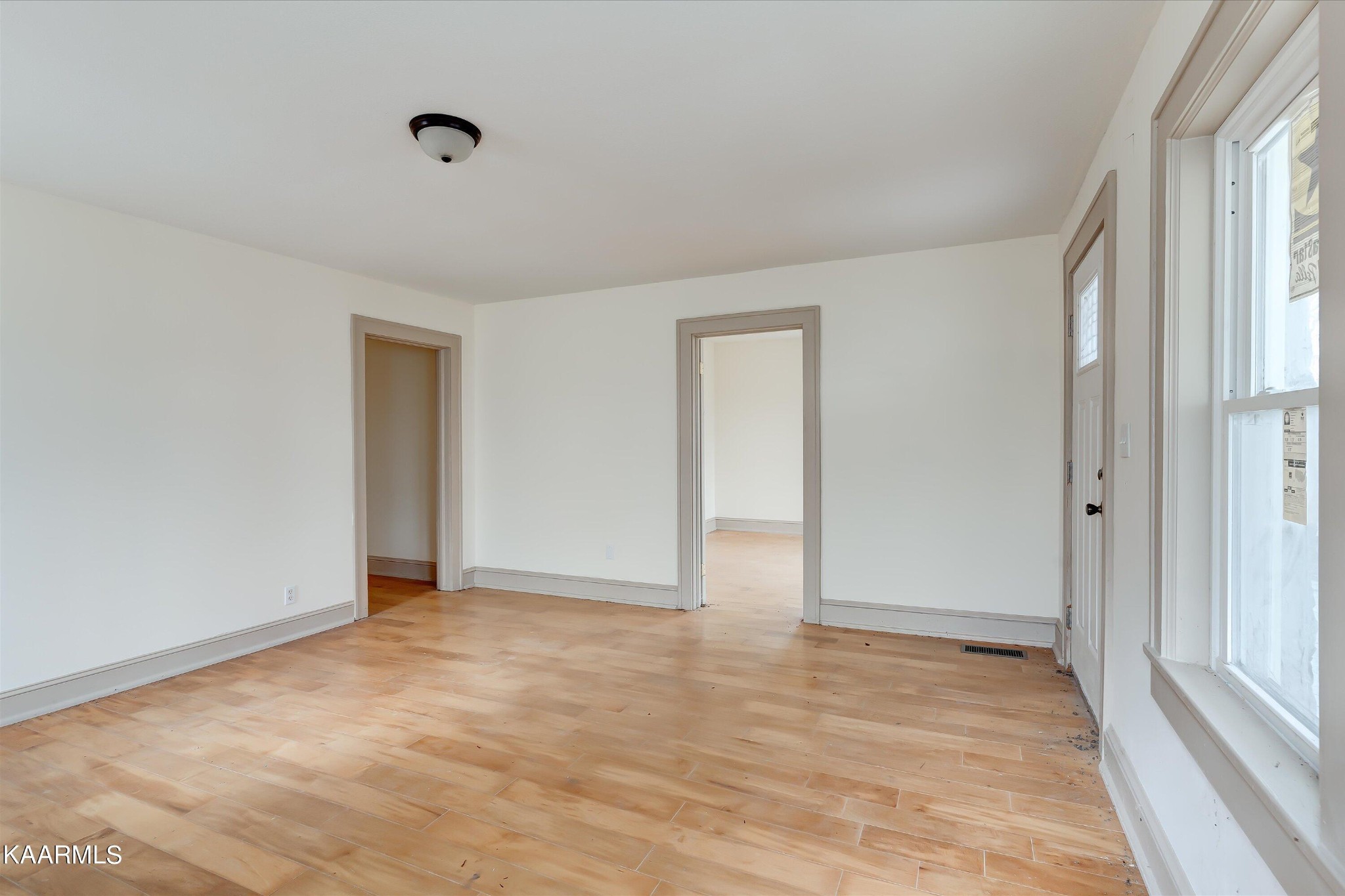 151 Douglas Avenue Newport, TN 37821 - Photo 5 of 27