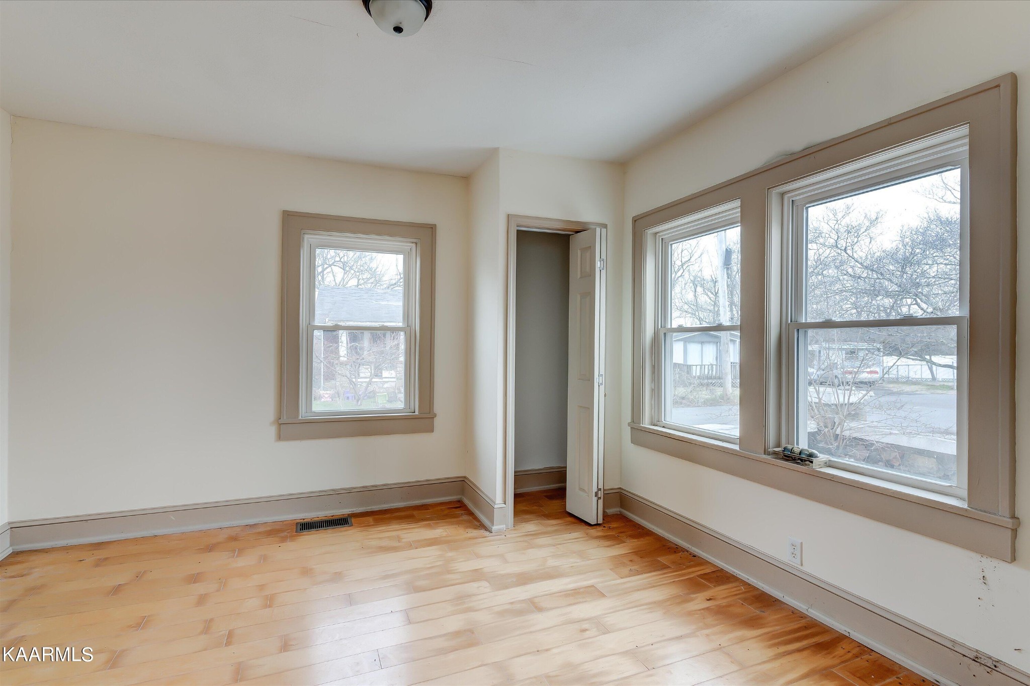 151 Douglas Avenue Newport, TN 37821 - Photo 8 of 27