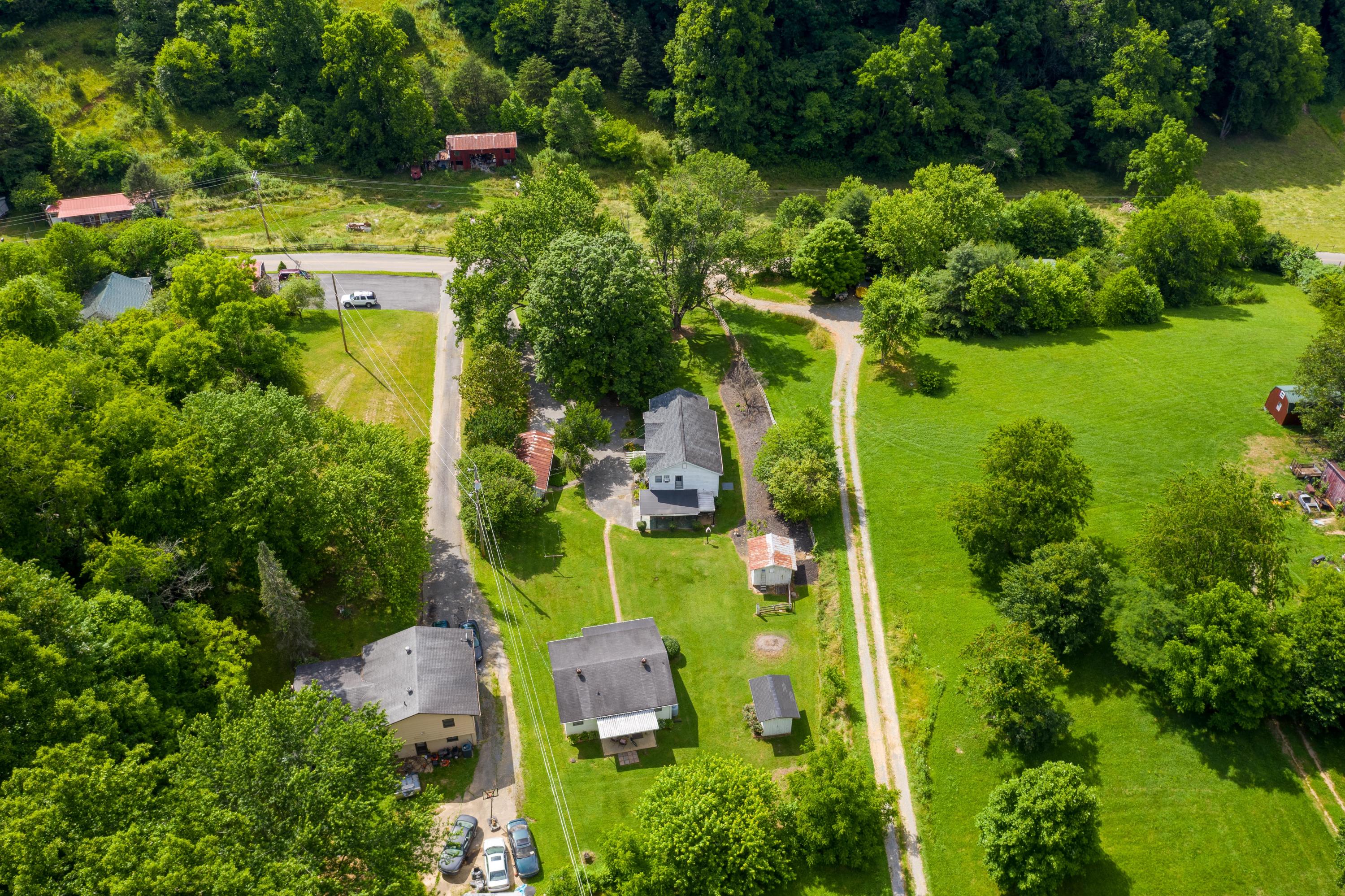 327 Coal Chute Road Elizabethton, TN 37643 - Photo 54 of 66 327 Coal Chute Rd (12 of 73)