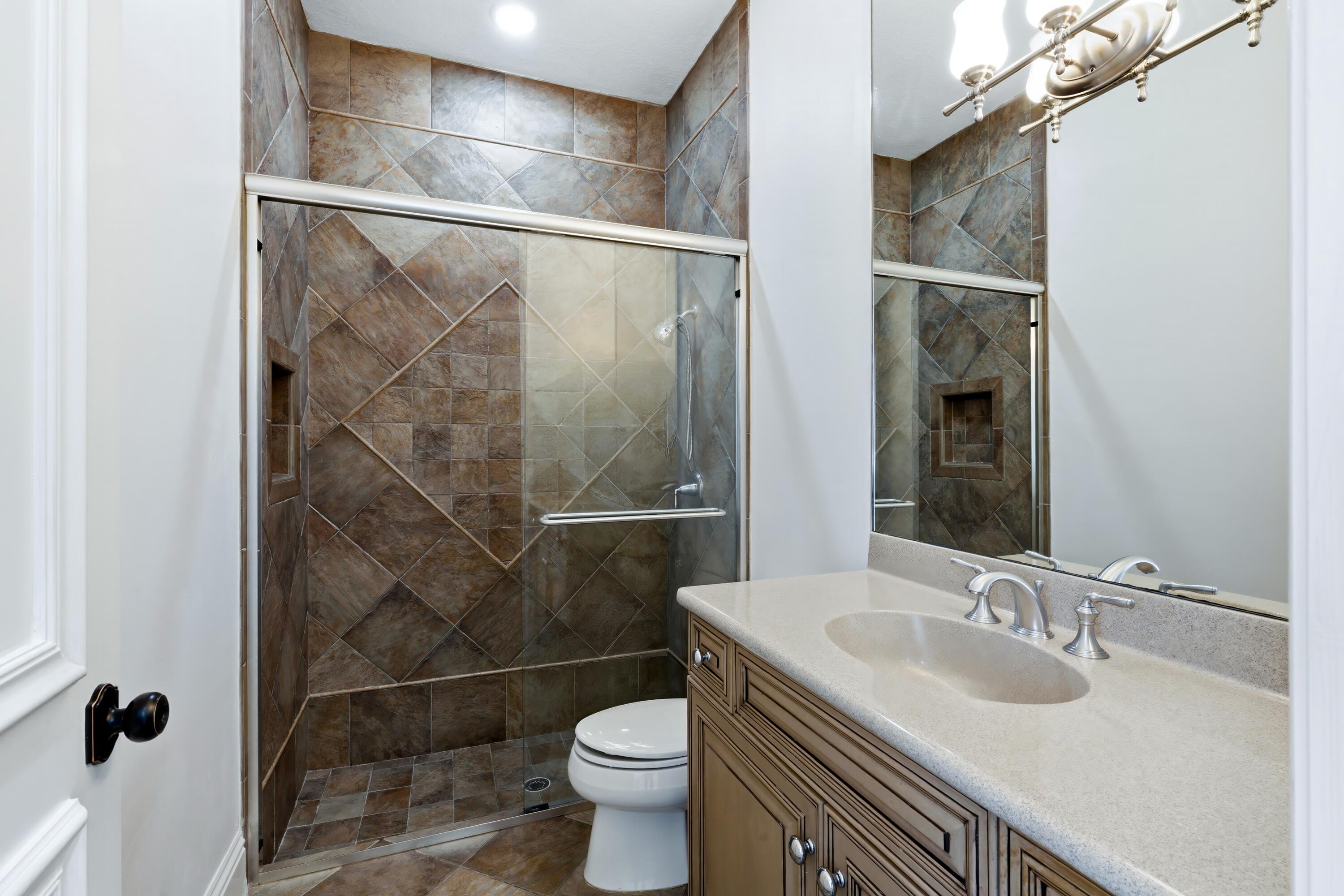 608 Inlet Road North Palm Beach, FL 33408 - Photo 27 of 62 ENSUITE BATH 1
