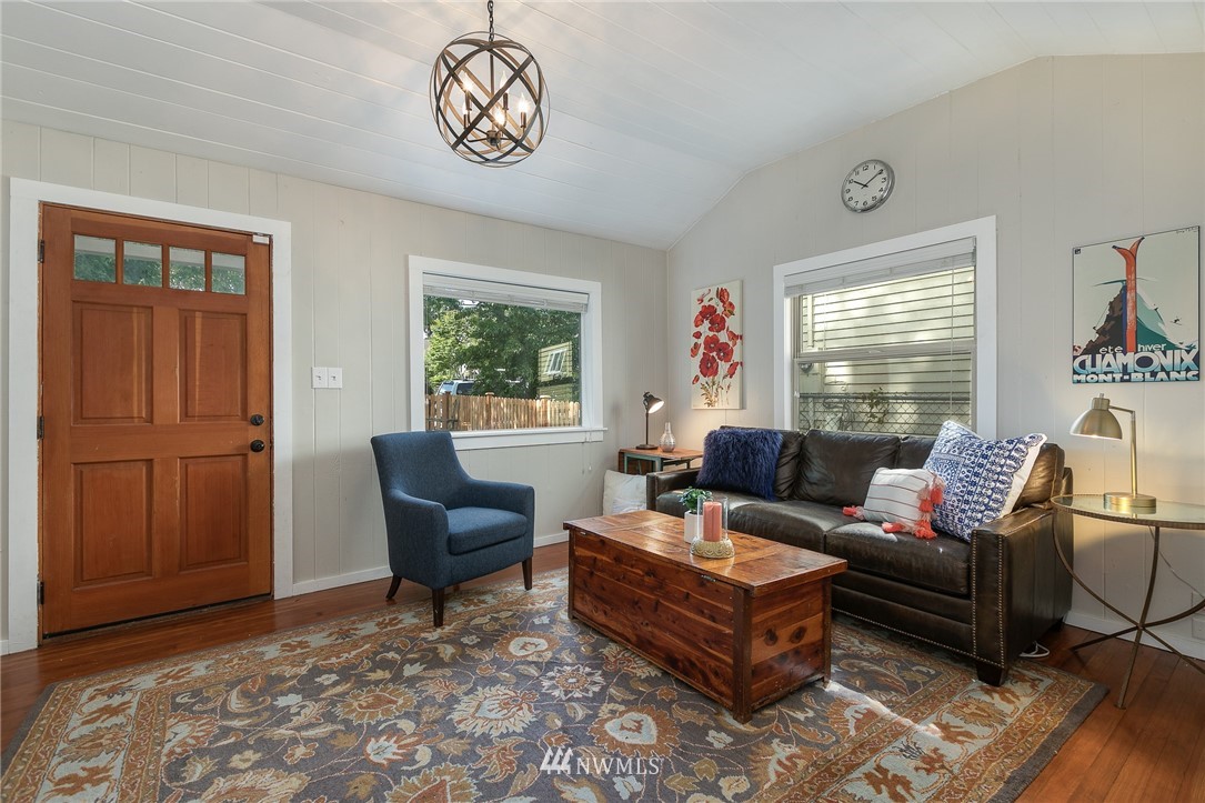 3740 Southwest 100th Street Seattle, WA 98146 - Photo 2 of 20 Gallery Image 2
