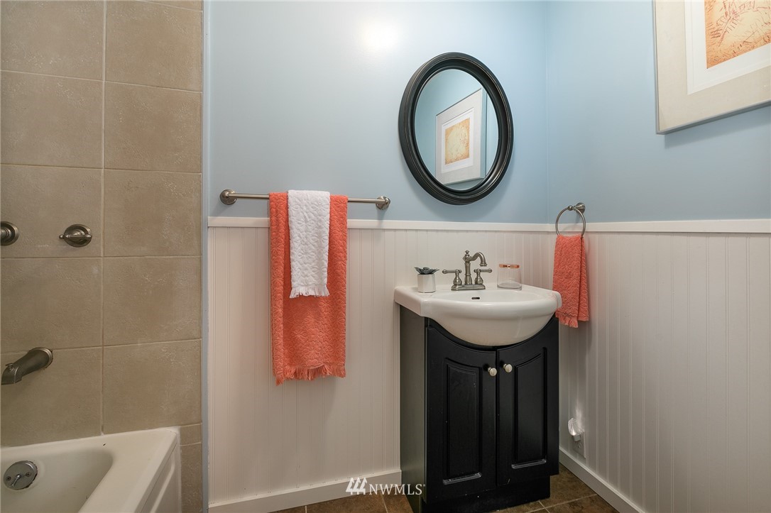 3740 Southwest 100th Street Seattle, WA 98146 - Photo 14 of 20 Gallery Image 14