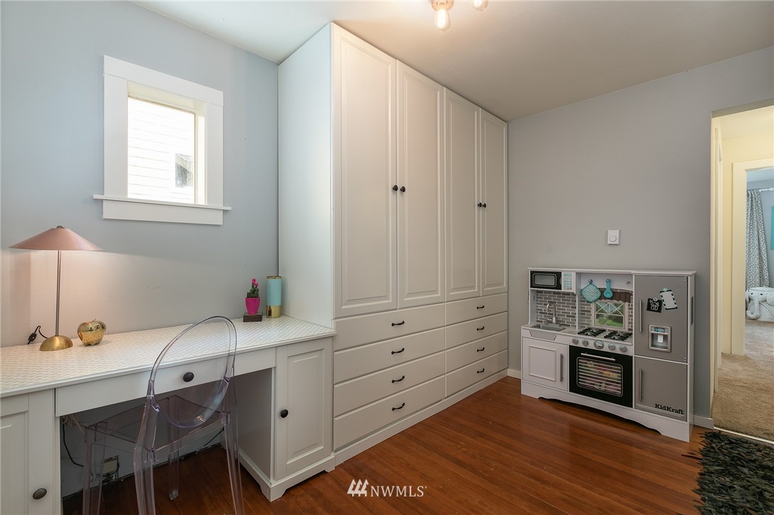 3740 Southwest 100th Street Seattle, WA 98146 - Photo 15 of 20 Gallery Image 15