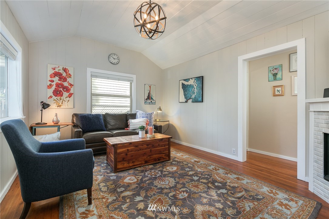 3740 Southwest 100th Street Seattle, WA 98146 - Photo 3 of 20 Gallery Image 3