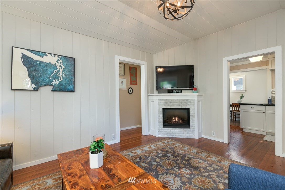 3740 Southwest 100th Street Seattle, WA 98146 - Photo 4 of 20 Gallery Image 4