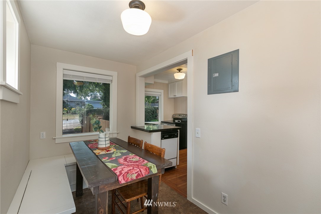 3740 Southwest 100th Street Seattle, WA 98146 - Photo 7 of 20 Gallery Image 7
