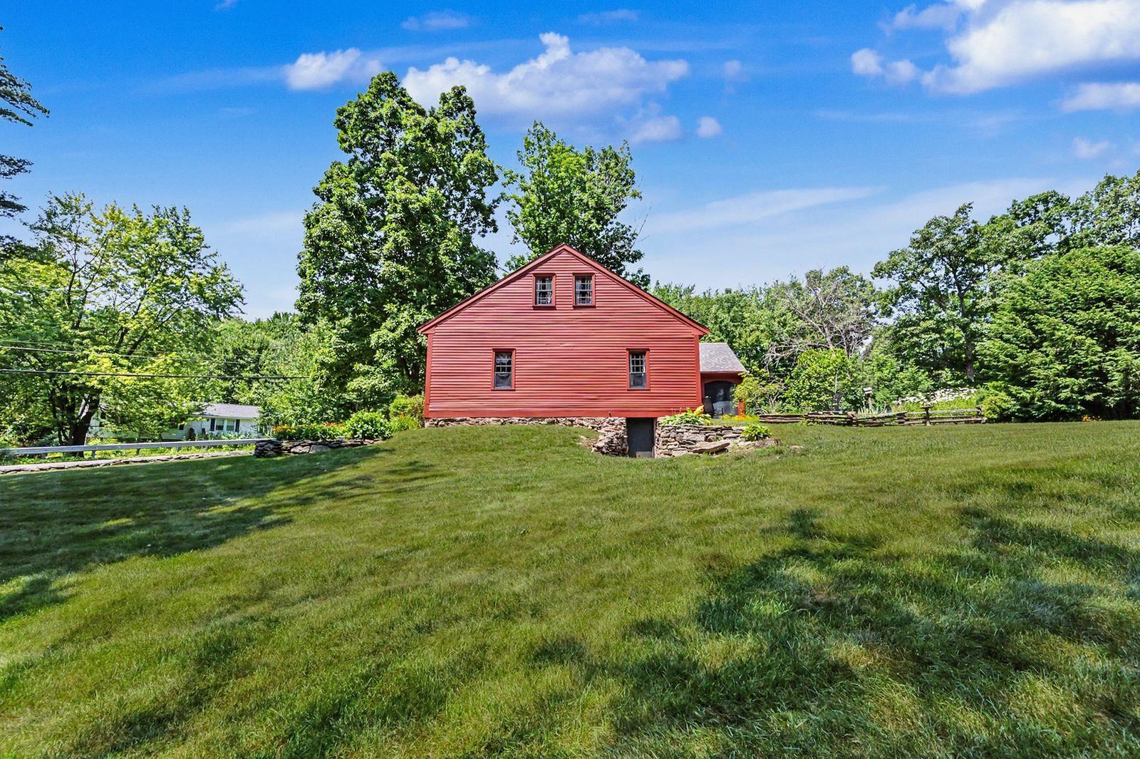 16 Perkins Road Londonderry, NH 03053 - Photo 40 of 43