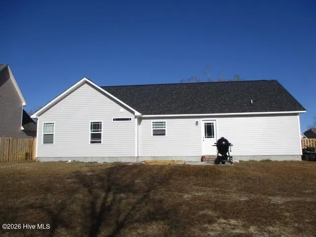 $1,725 | 438 McCall Drive, Jacksonville, NC 28540