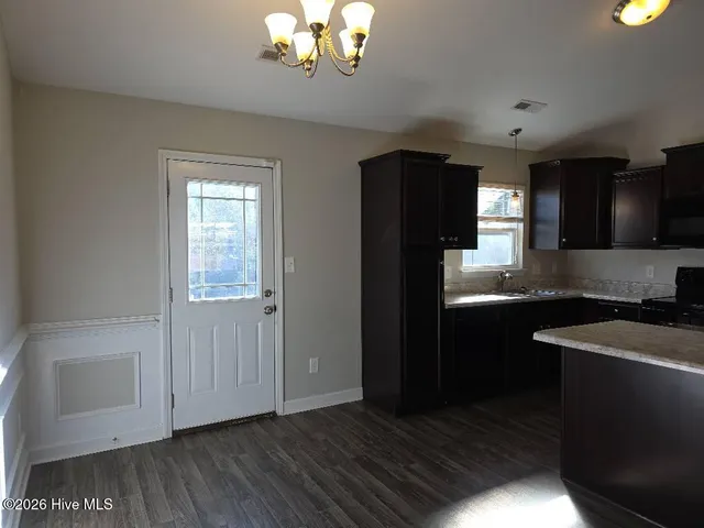 $1,725 | 438 McCall Drive, Jacksonville, NC 28540