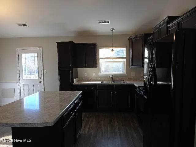 $1,725 | 438 McCall Drive, Jacksonville, NC 28540