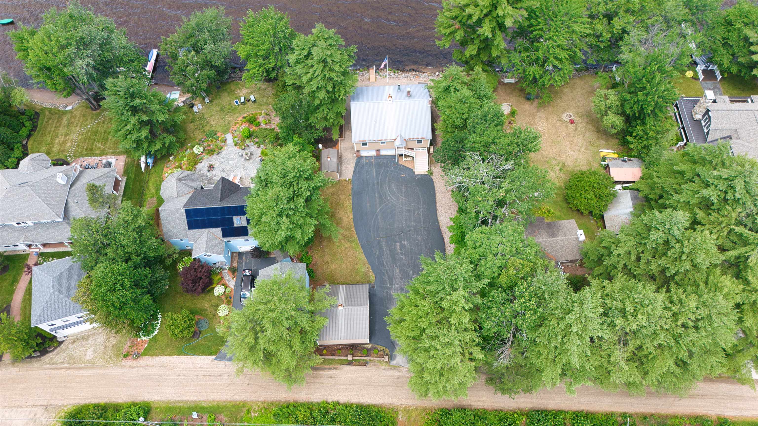 52 Long Sands Road Ossipee, NH 03814 - Photo 3 of 59