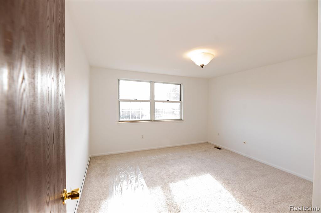 645 Lockmoore Court Rochester Hills, MI 48307 - Photo 30 of 56