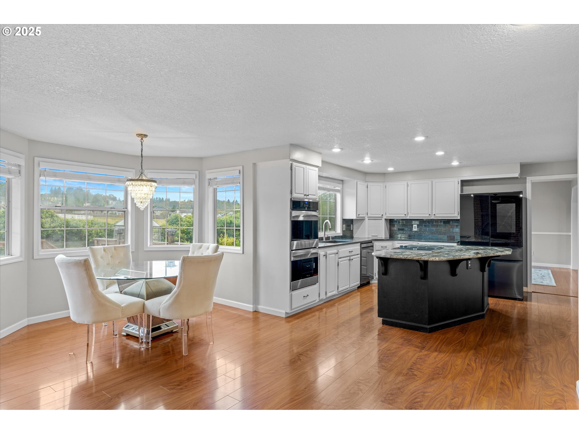 2607 Southwest Pleasant View Drive Gresham, OR 97080 - Photo 12 of 48