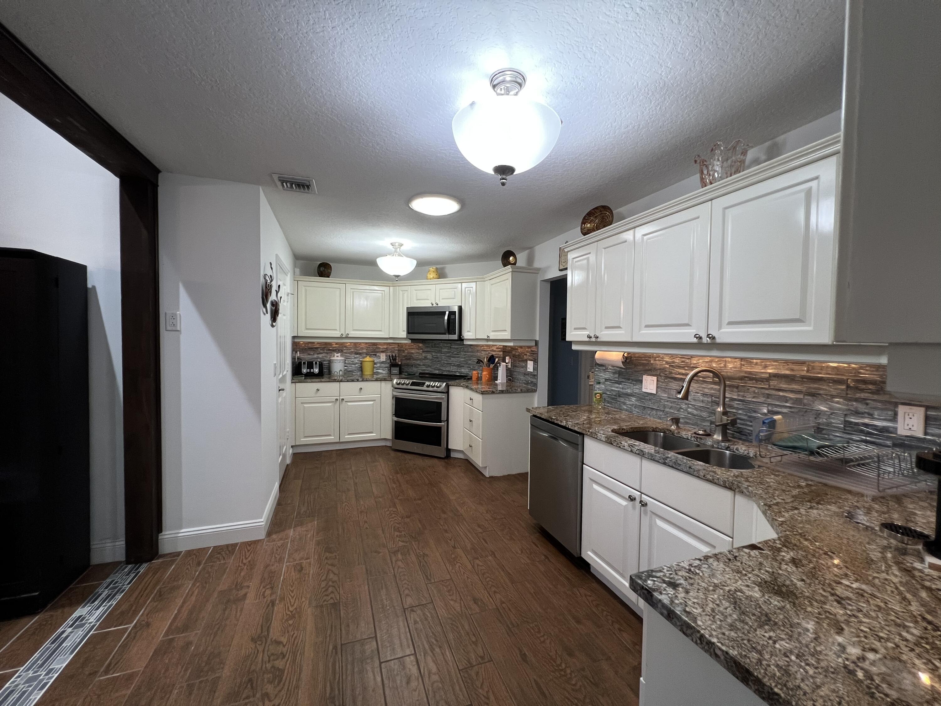12439 86th Road North The Acreage, FL 33412 - Photo 11 of 54 2F8C69BB-0489-4E4F-87E0-C36C67E4EF58