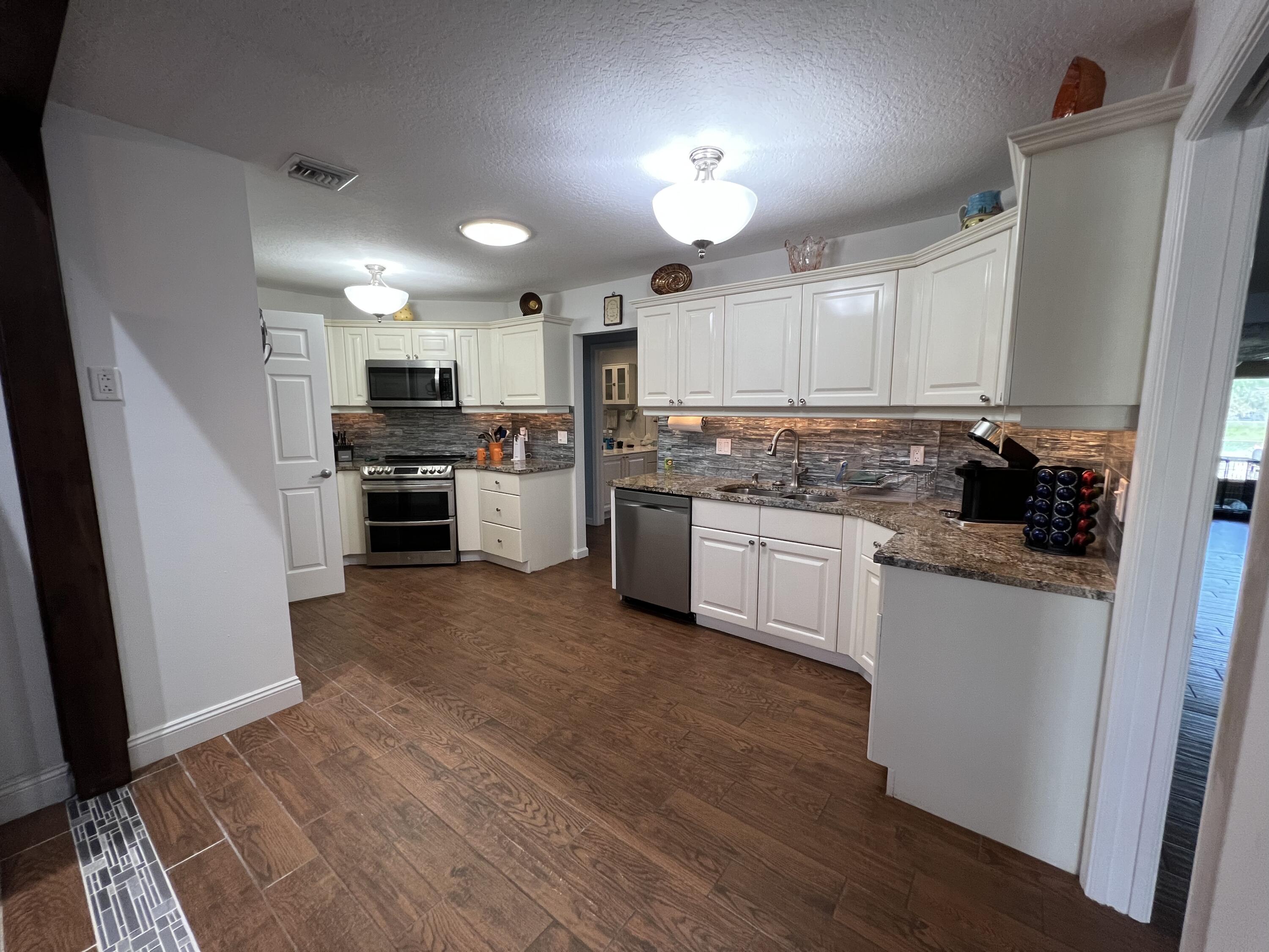 12439 86th Road North The Acreage, FL 33412 - Photo 12 of 54 1589CFBA-0ABA-4720-8197-067475259F7C