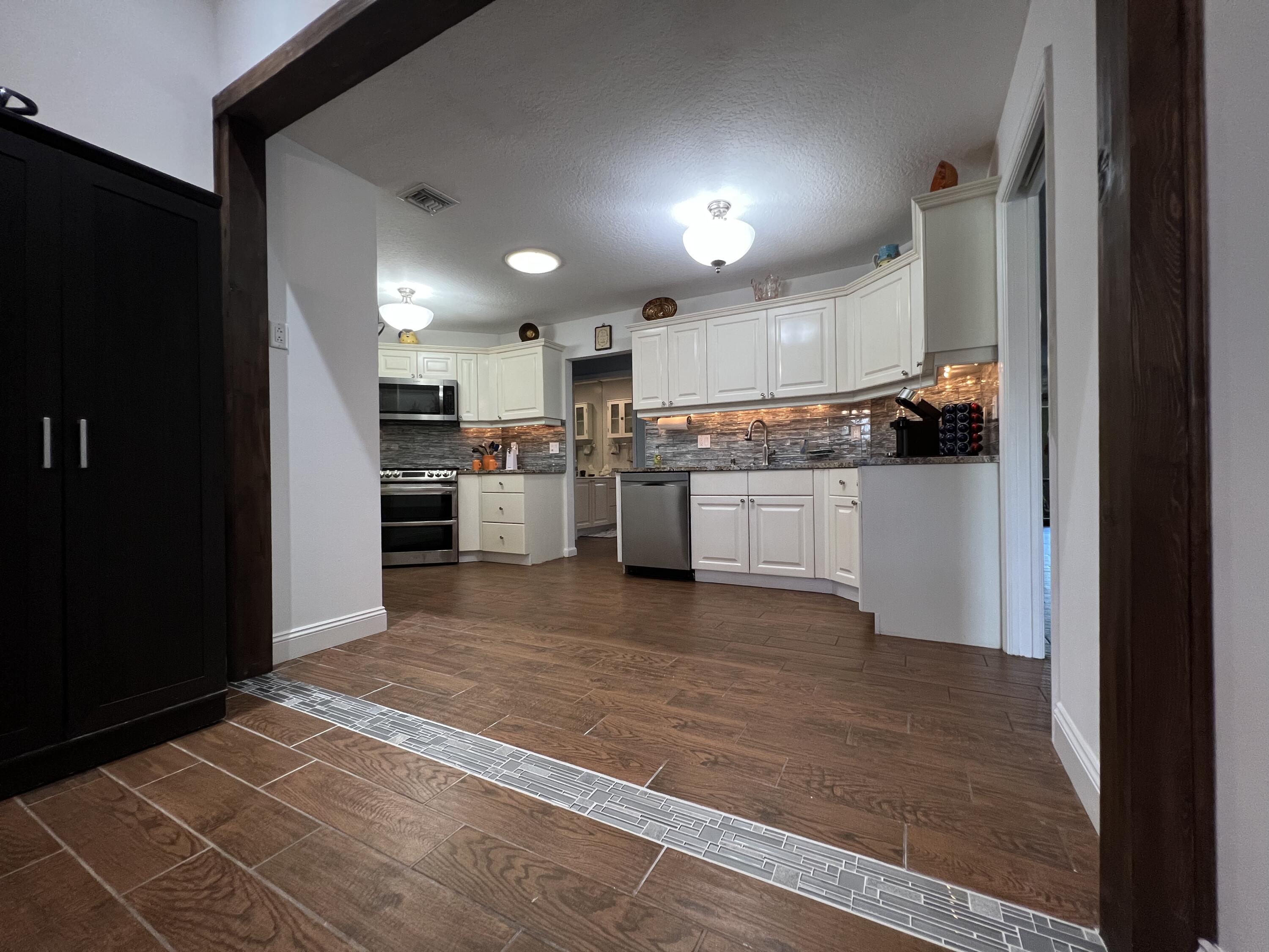 12439 86th Road North The Acreage, FL 33412 - Photo 13 of 54 6F6CAF13-E388-4993-946E-409B2C266AEB