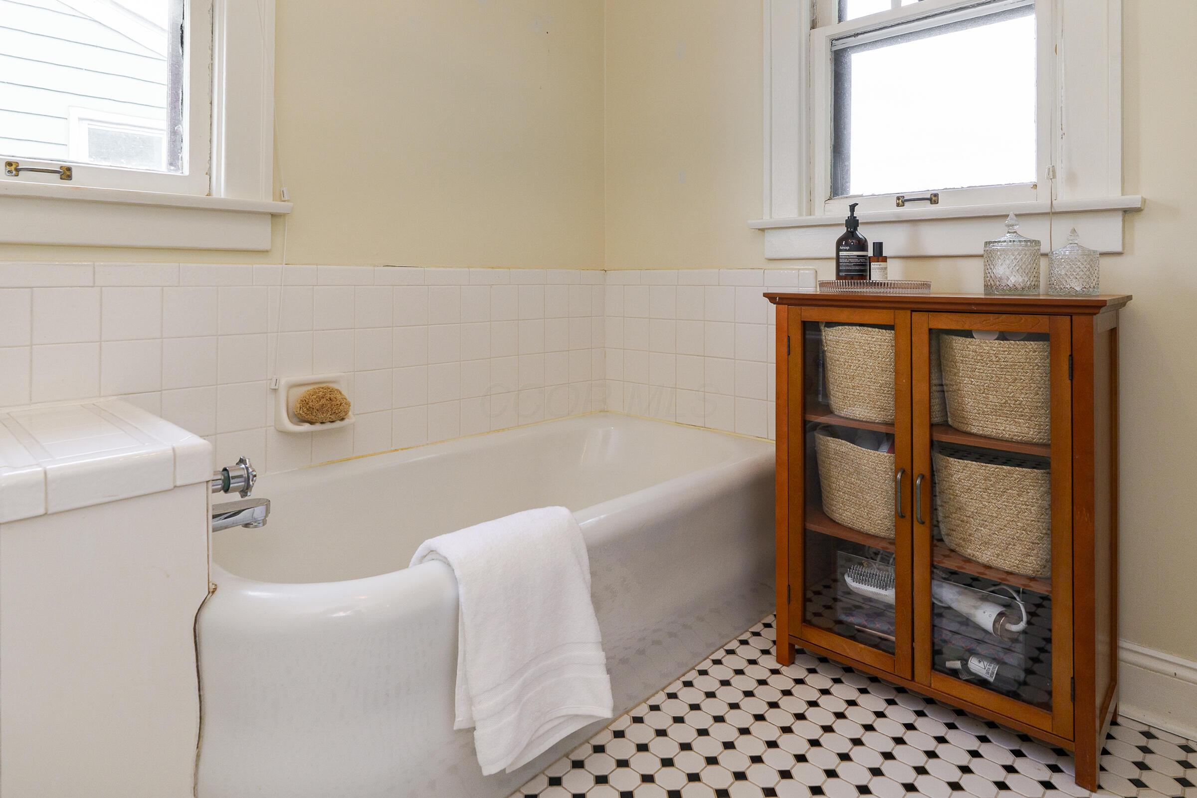 698 South Remington Road Columbus, OH 43209 - Photo 32 of 47 Full bath