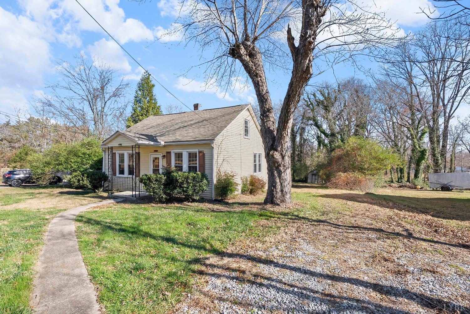 203 Juniper Cliff Road Brookneal, VA 24528 - Photo 2 of 44