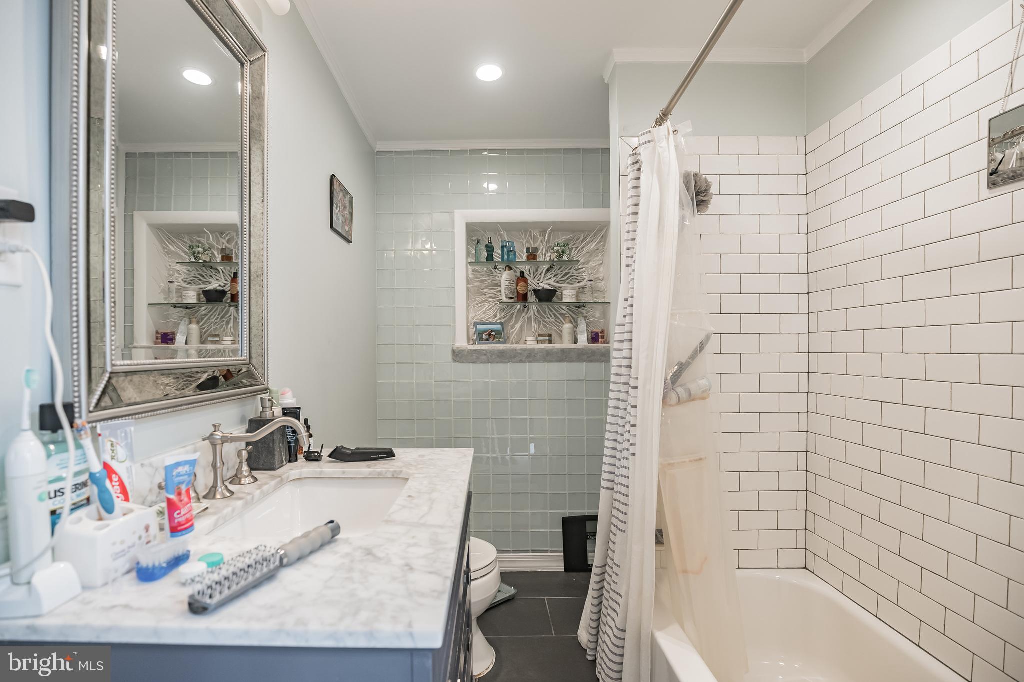 1624 Spruce Street, Unit 3F Philadelphia, PA 19103 - Photo 11 of 15 2nd floor owner suite bathroom