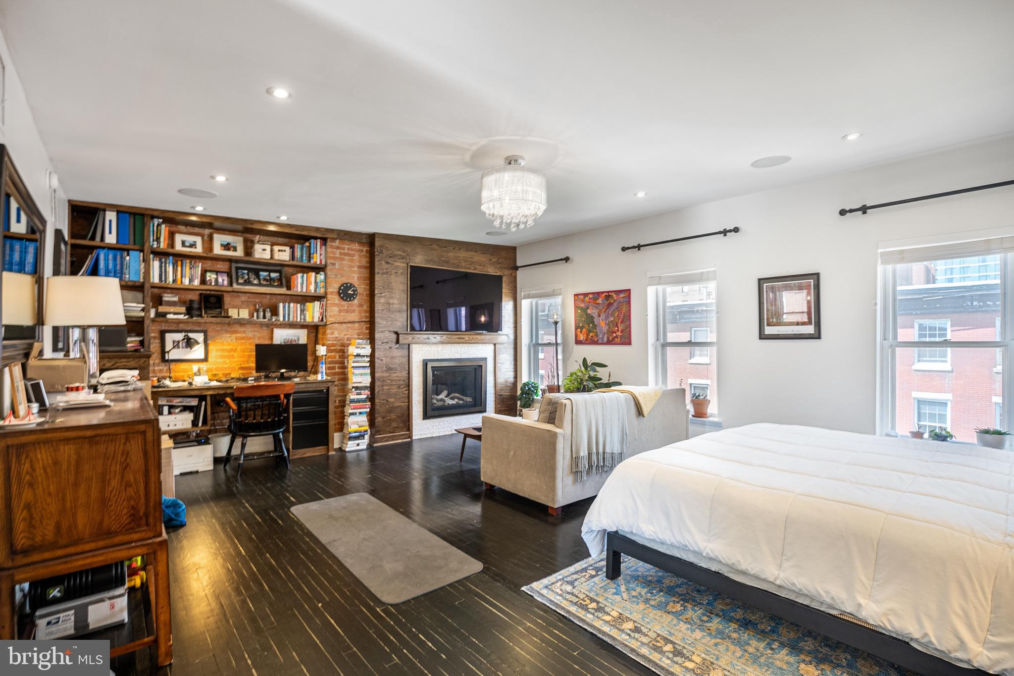 1624 Spruce Street, Unit 3F Philadelphia, PA 19103 - Photo 7 of 15 2nd floor owners suite