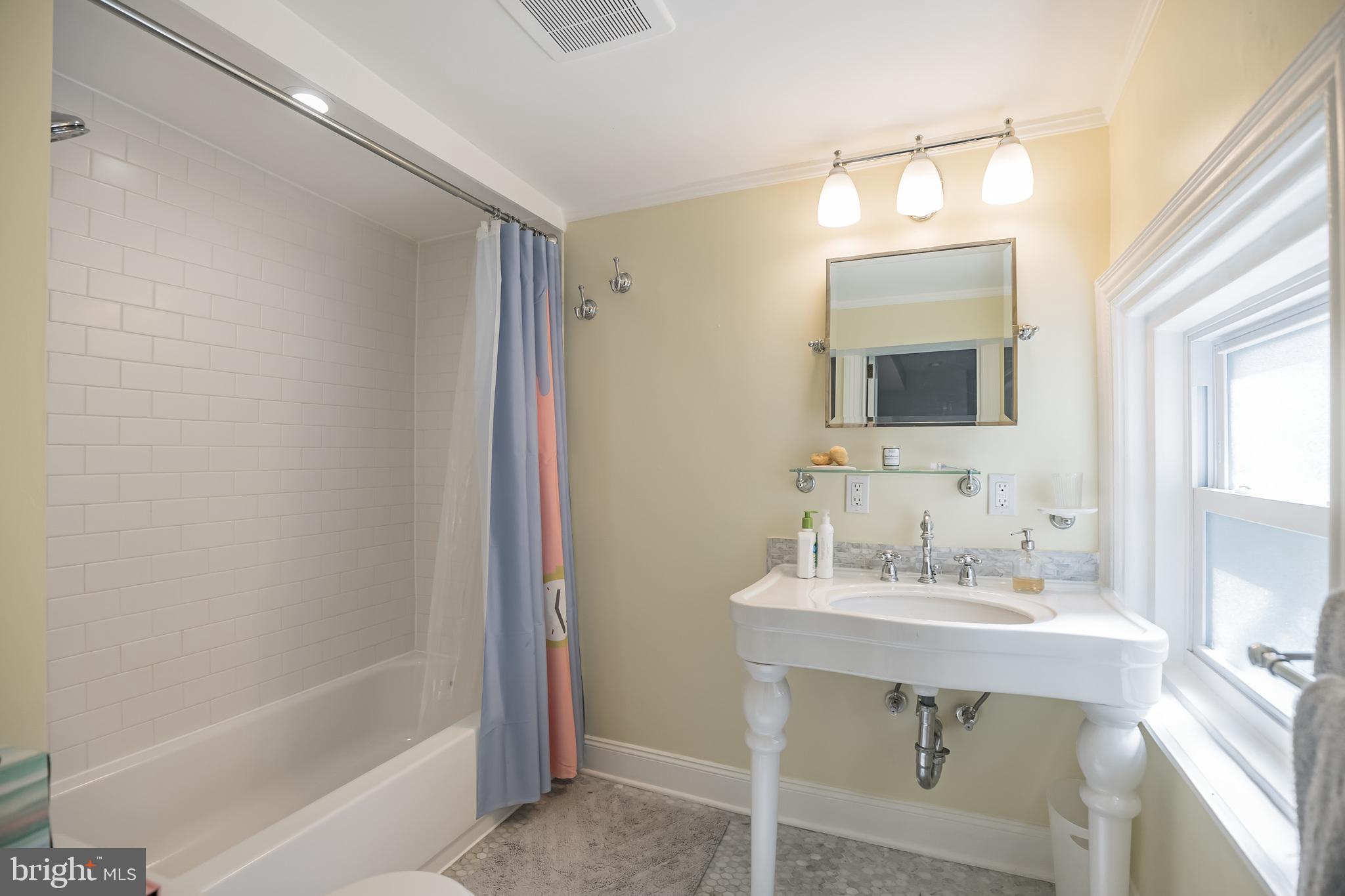 1624 Spruce Street, Unit 3F Philadelphia, PA 19103 - Photo 10 of 15 first floor bathroom