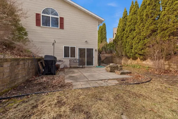 $309,000 | 496 Glacier Pass, Slinger, WI 53086