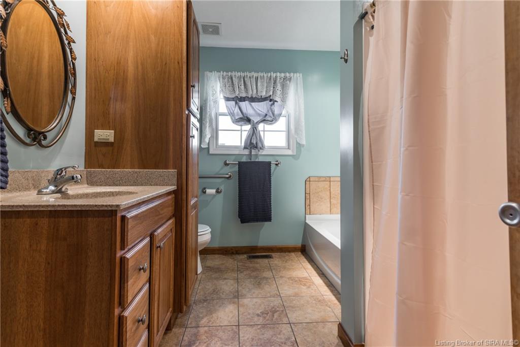 310 Graebe Road Charlestown, IN 47111 - Photo 12 of 36 Gallery Image 12
