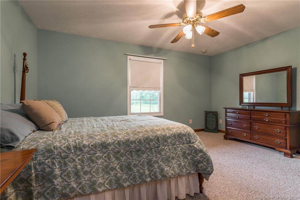 310 Graebe Road Charlestown, IN 47111 - Photo 10 of 36 Gallery Image 10