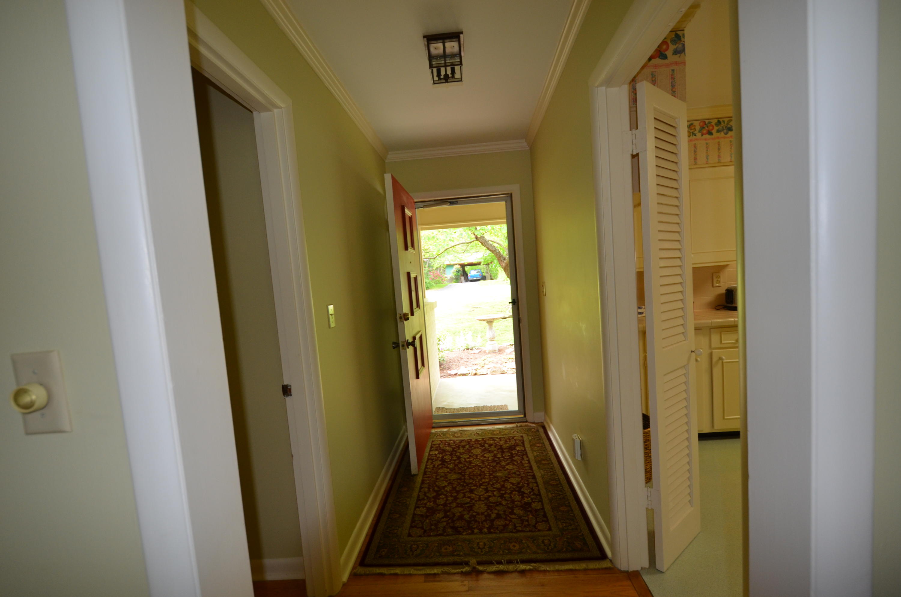 847 West Outer Drive Oak Ridge, TN 37830 - Photo 2 of 16 847outerentry