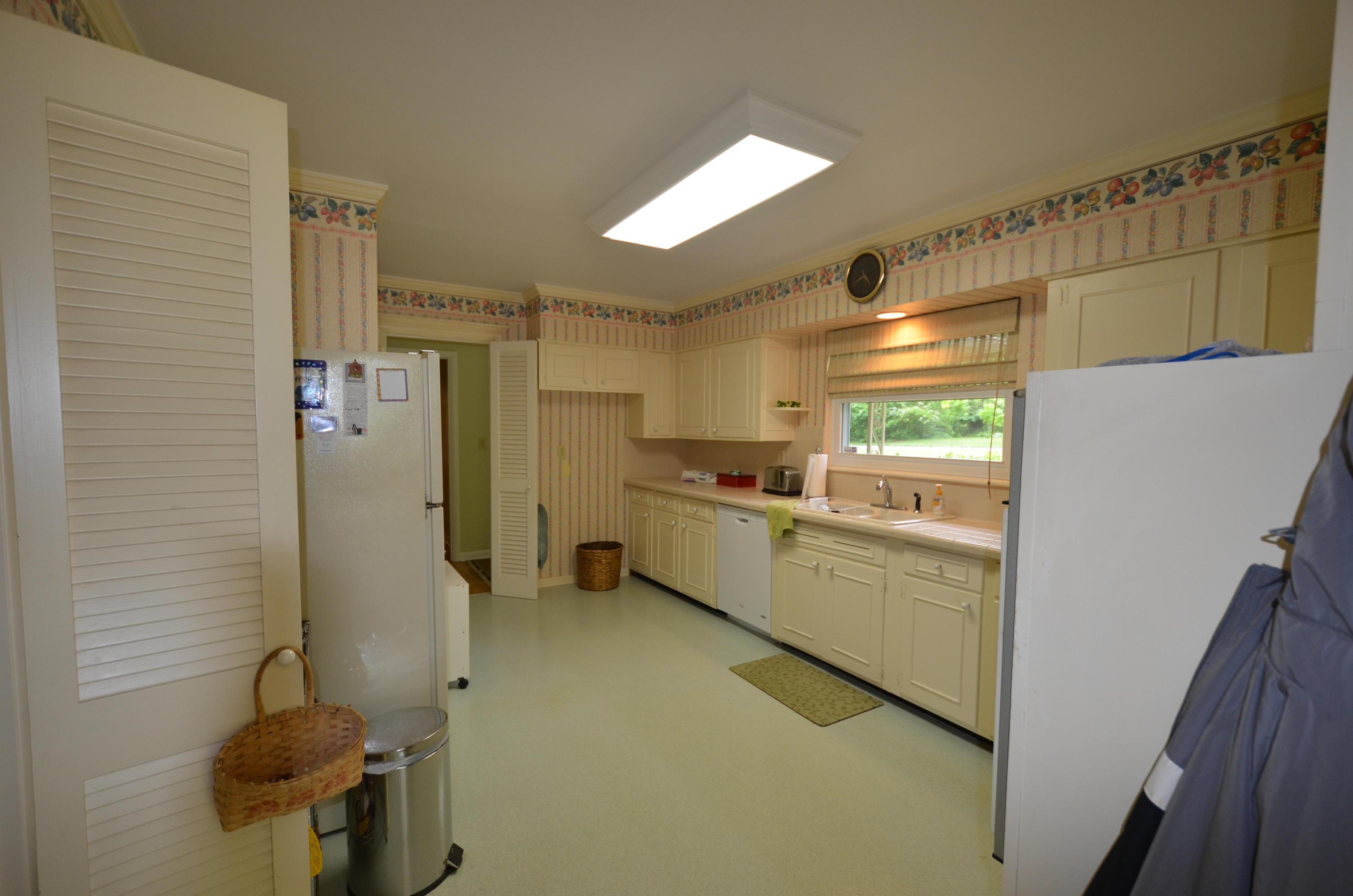 847 West Outer Drive Oak Ridge, TN 37830 - Photo 6 of 16 847outerkit
