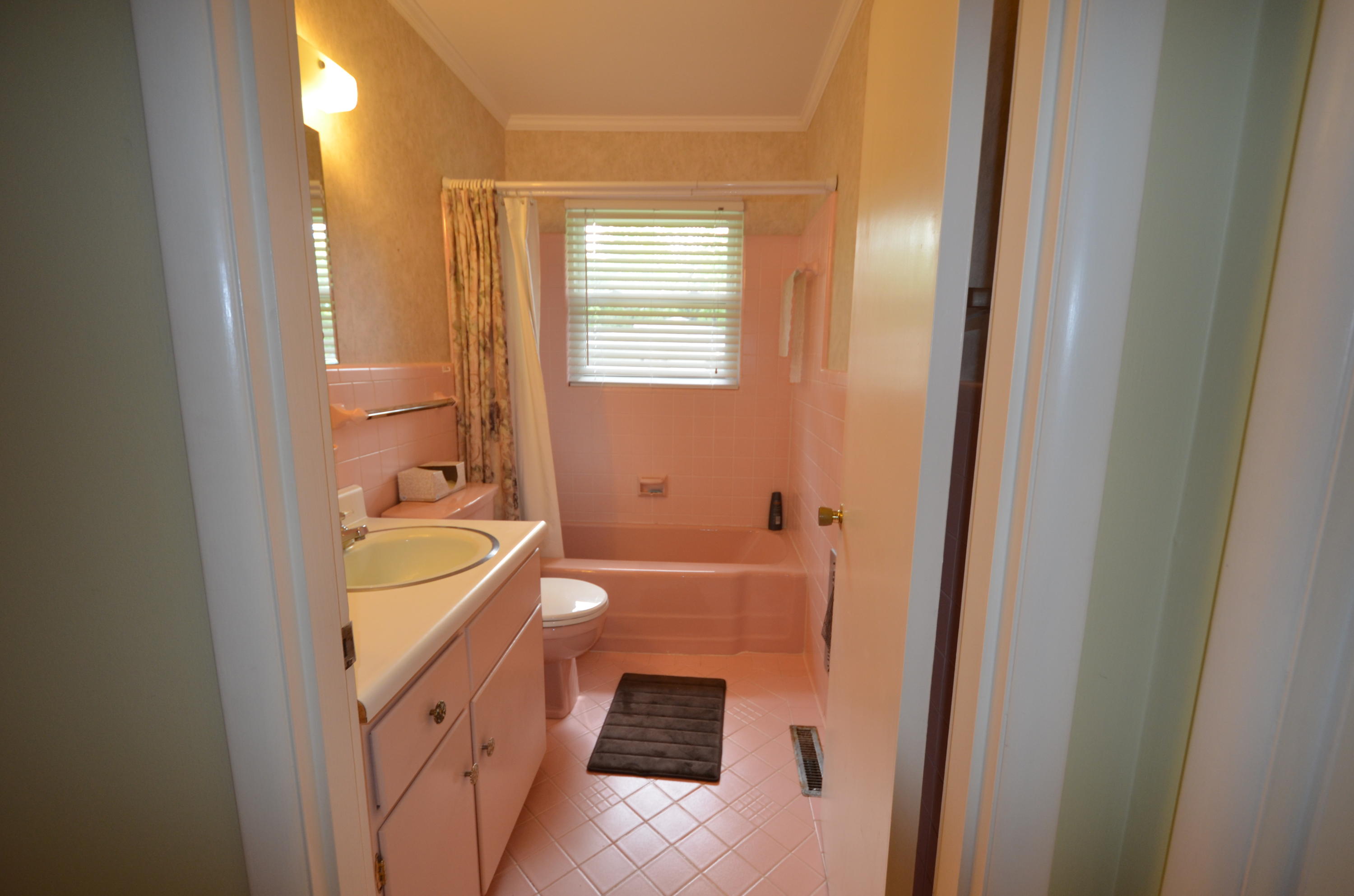 847 West Outer Drive Oak Ridge, TN 37830 - Photo 8 of 16 847outerbath