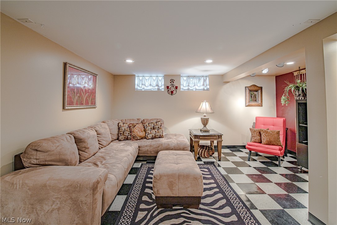 8115 Snow Road Parma, OH 44129 - Photo 18 of 25