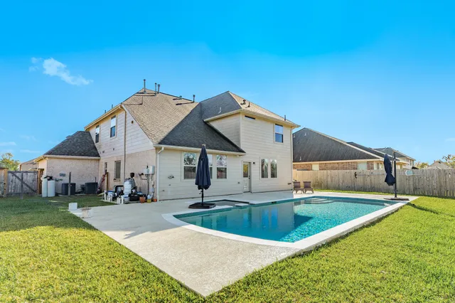 $475,000 | 707 Burr Oak, Richwood, TX 77531