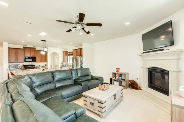 $499,883 | 707 Burr Oak, Richwood, TX 77531